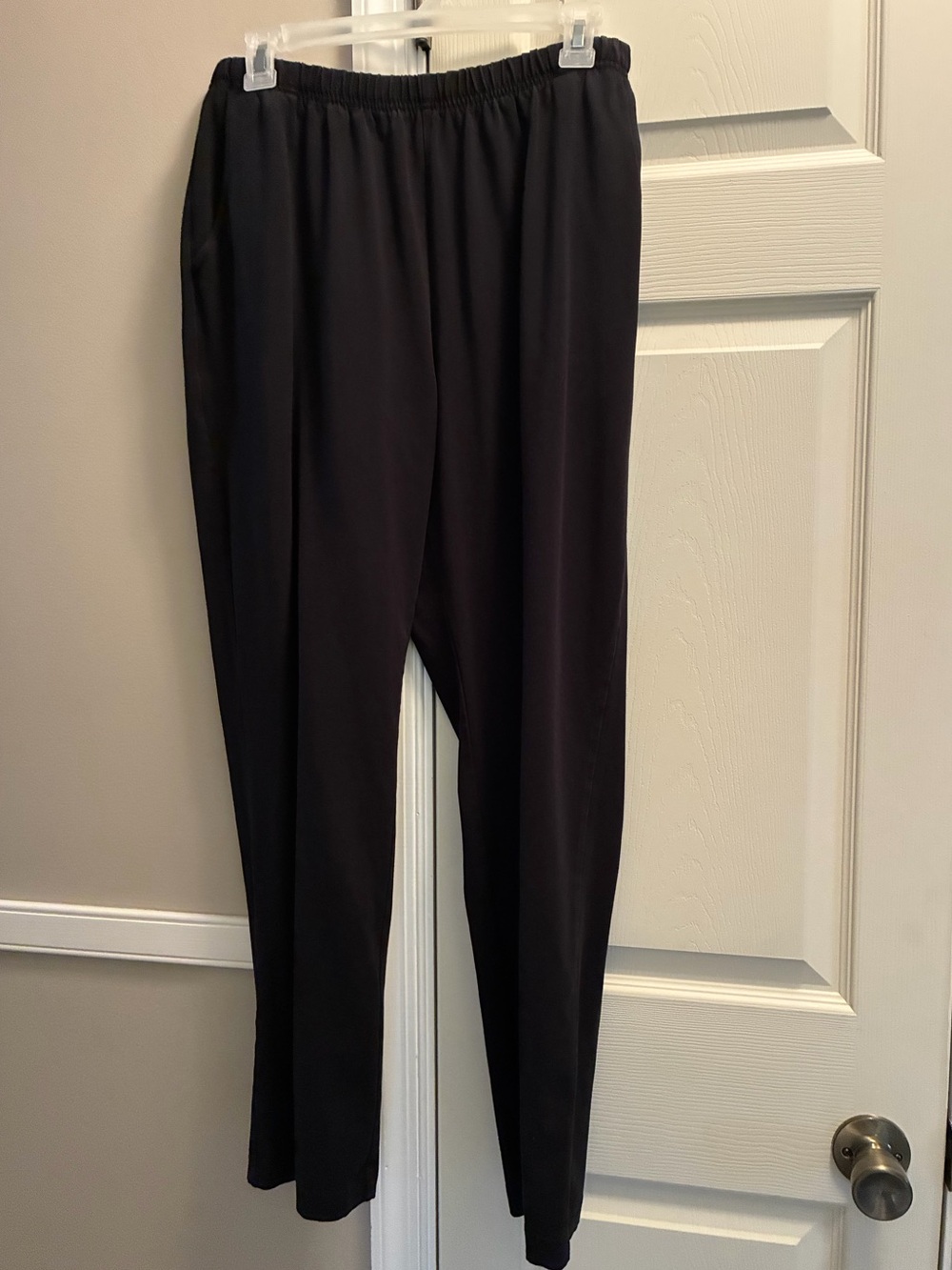 L.L.Bean Women's Petite Large original tapered leg perfect fit pants black